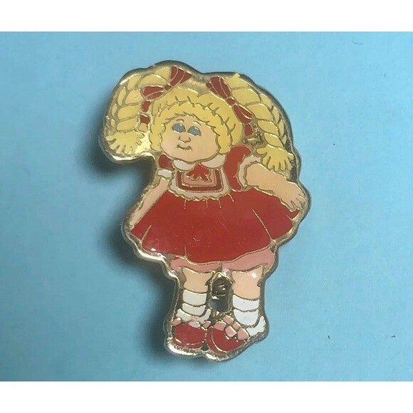 Pin & Medal- 1983 OAA - CPK Cabbage Patch Kid Clasp back Pin & Medal/Charm - Picture 2 of 4